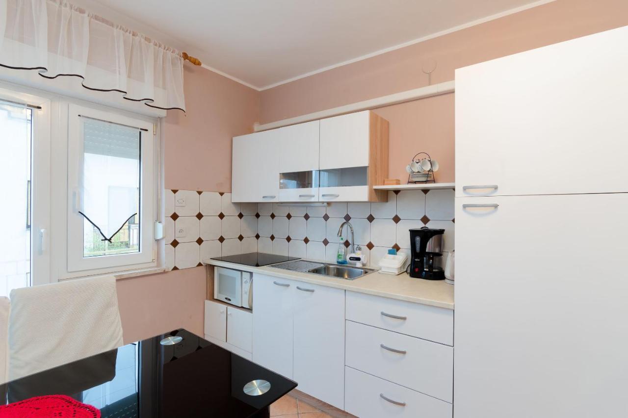 Apartments And Room Mirjana Dramalj Esterno foto