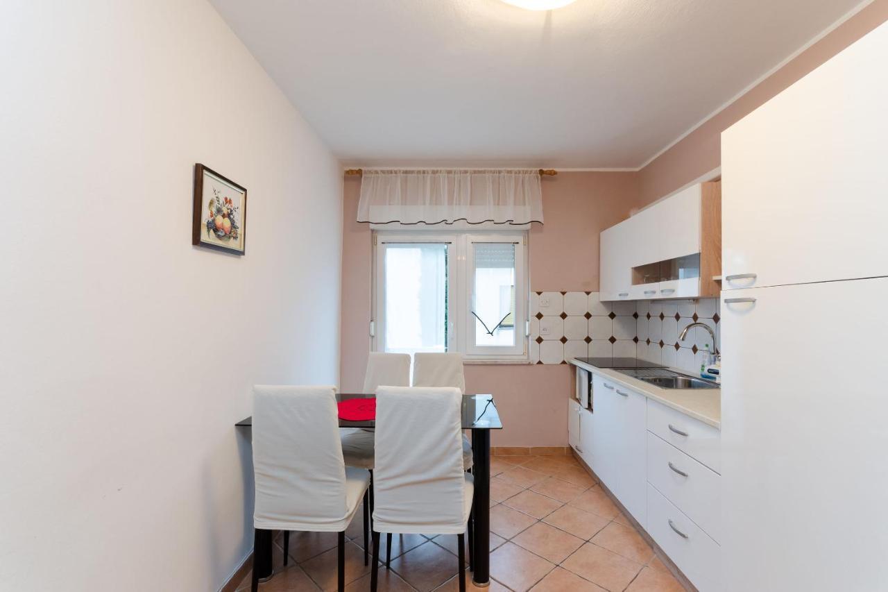 Apartments And Room Mirjana Dramalj Esterno foto