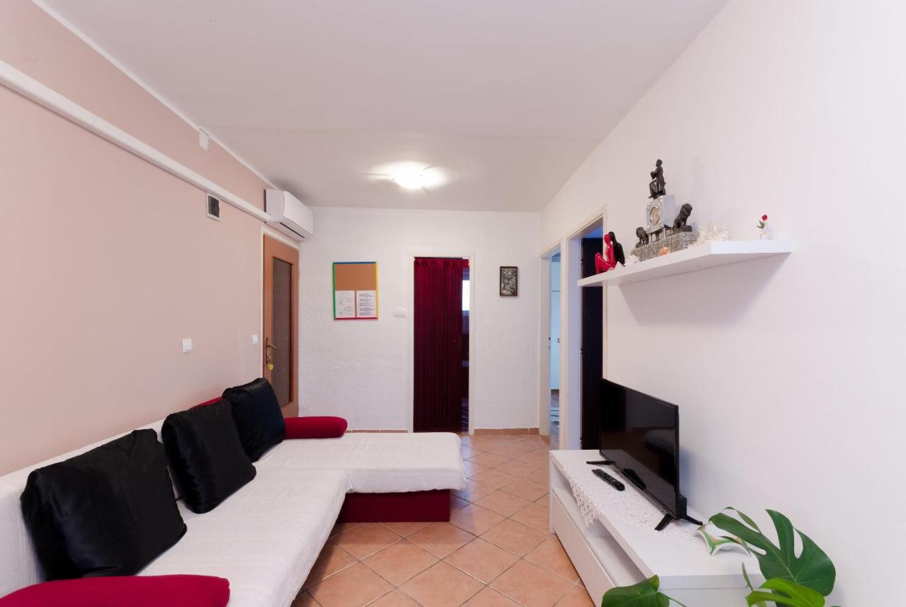 Apartments And Room Mirjana Dramalj Esterno foto