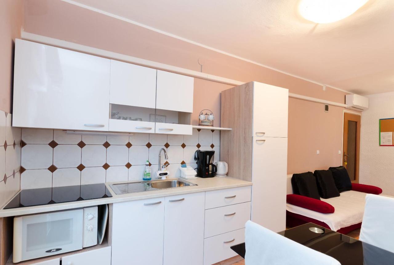 Apartments And Room Mirjana Dramalj Esterno foto