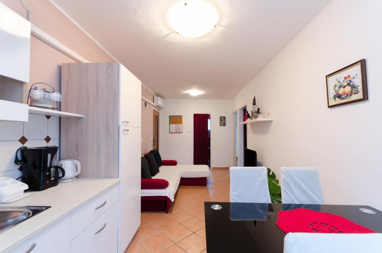 Apartments And Room Mirjana Dramalj Esterno foto