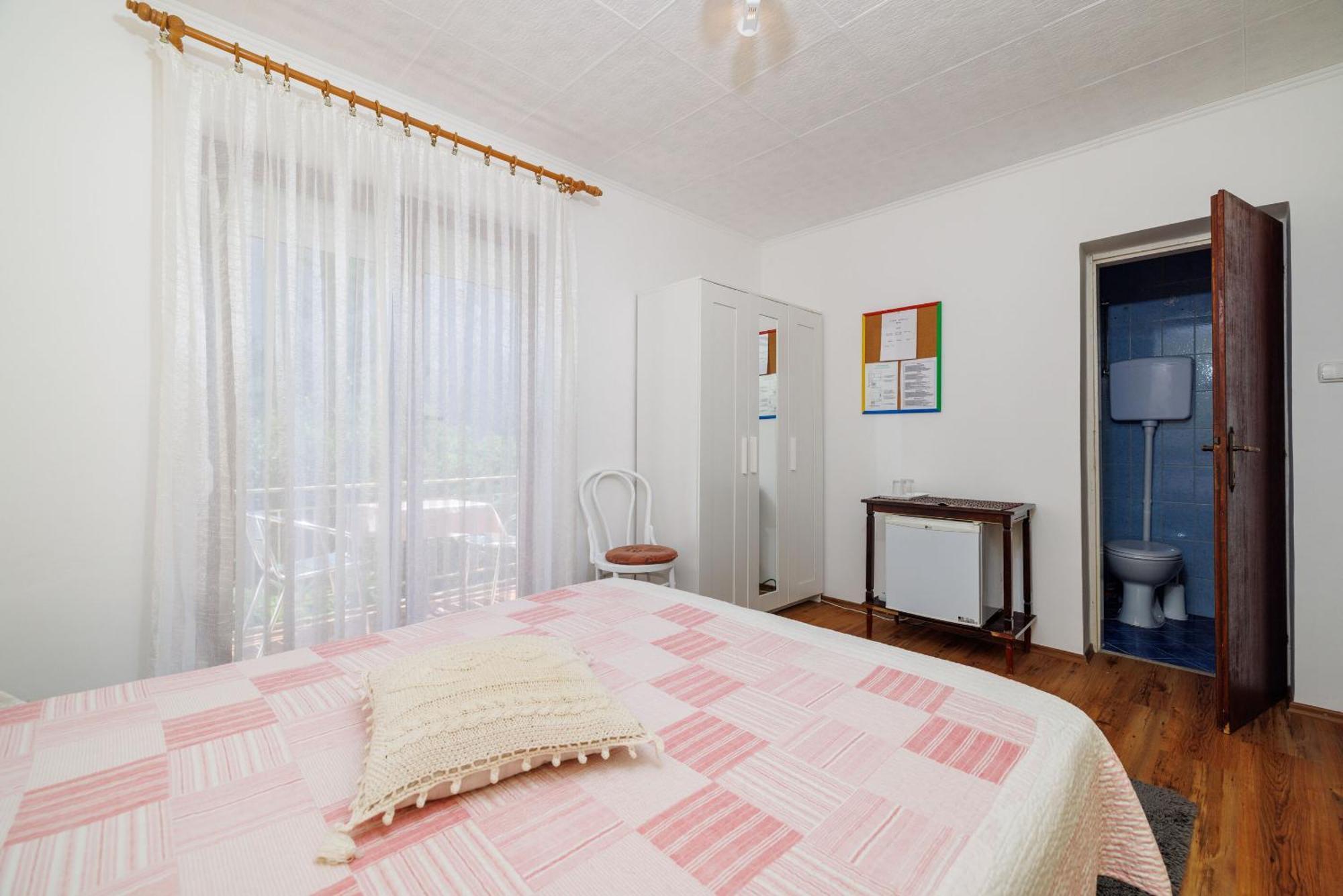 Apartments And Room Mirjana Dramalj Esterno foto