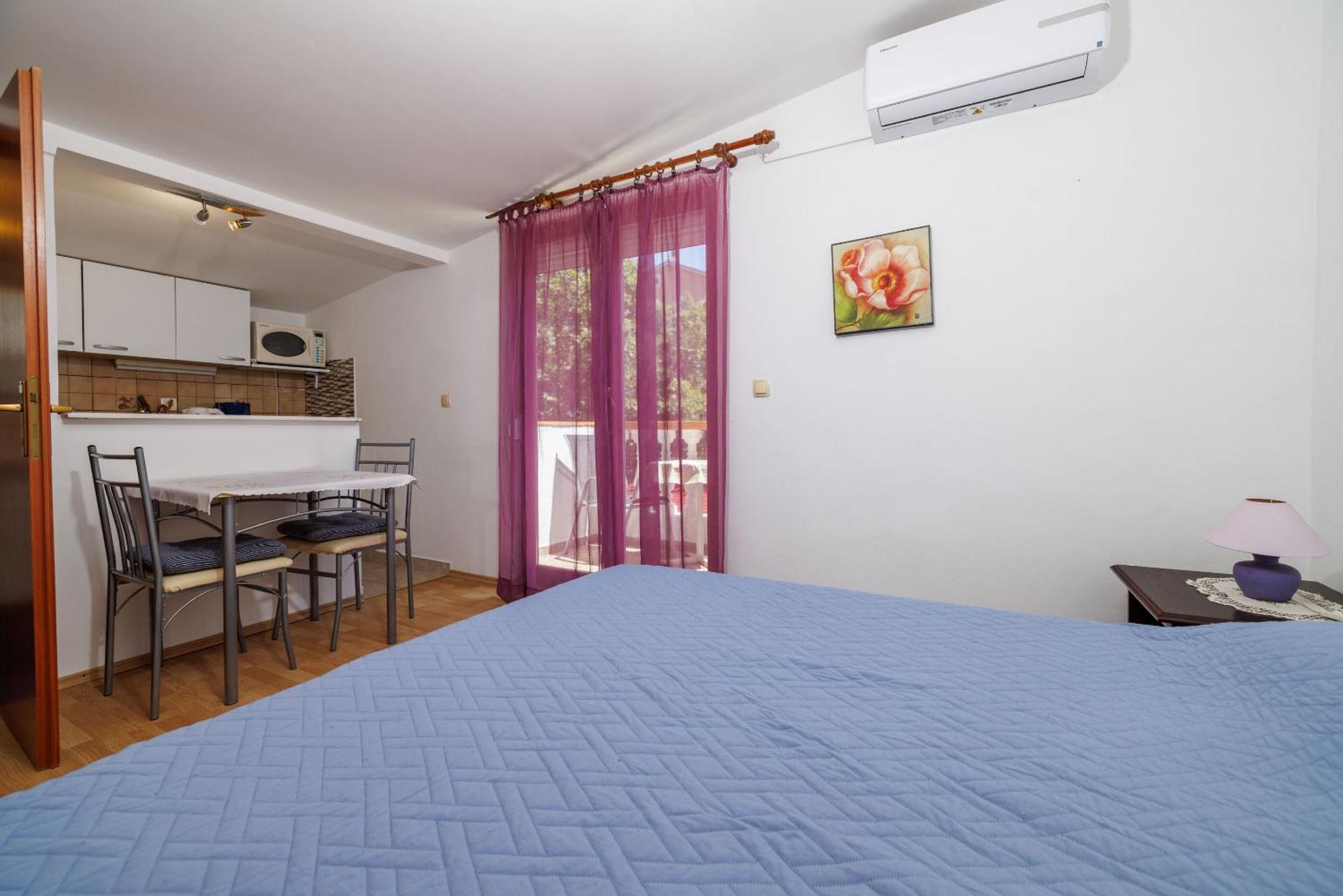 Apartments And Room Mirjana Dramalj Esterno foto