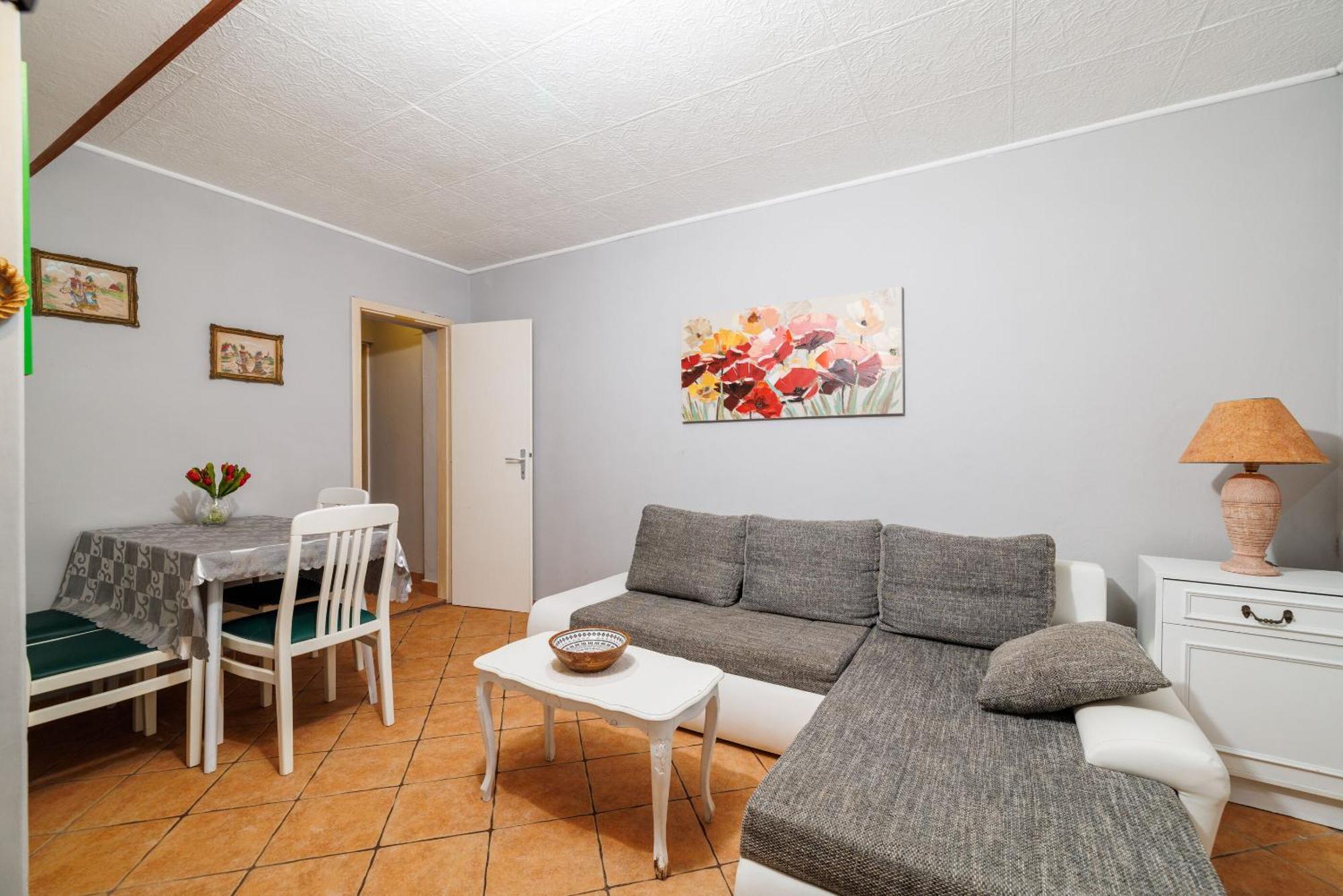 Apartments And Room Mirjana Dramalj Esterno foto