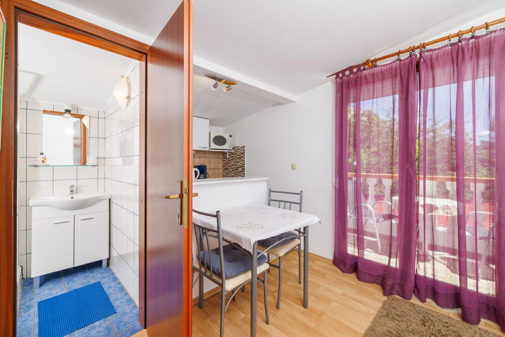 Apartments And Room Mirjana Dramalj Esterno foto