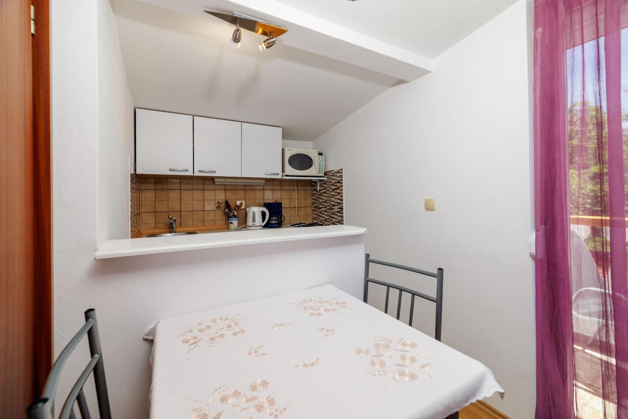 Apartments And Room Mirjana Dramalj Esterno foto