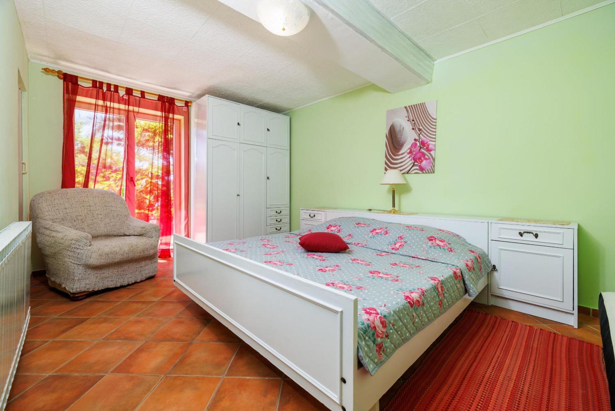 Apartments And Room Mirjana Dramalj Esterno foto