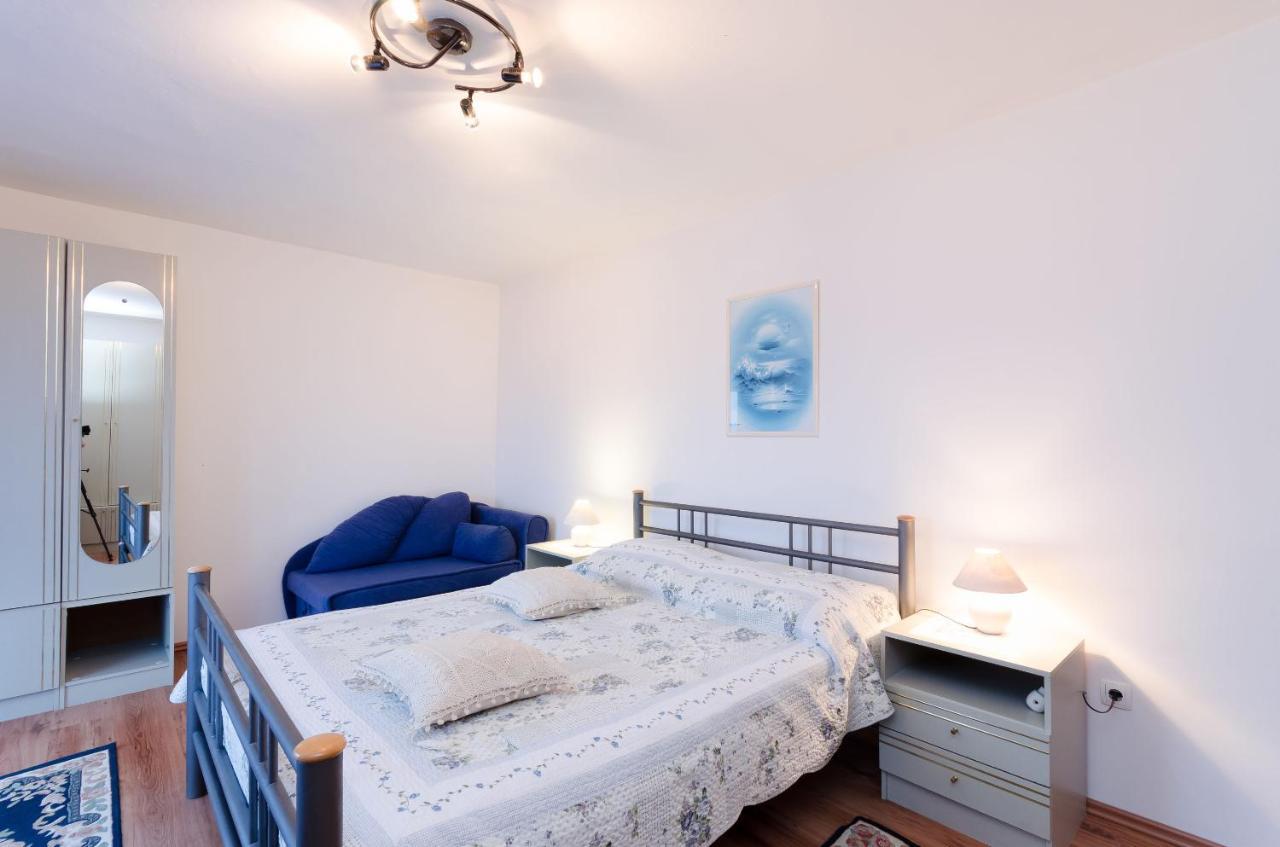 Apartments And Room Mirjana Dramalj Esterno foto