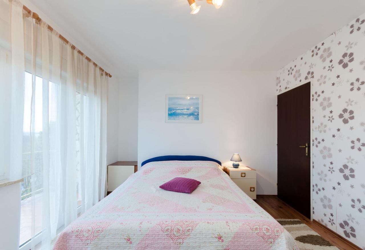 Apartments And Room Mirjana Dramalj Esterno foto